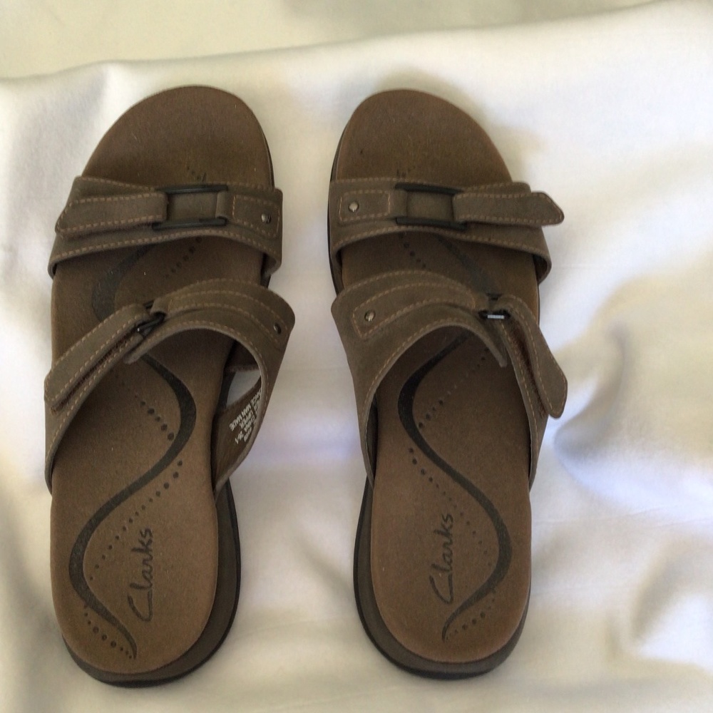 CLARKS SPRINGERS  SANDALS  -  BROWN -  LEATHER UPPERS - SIZE 8 1/2 M